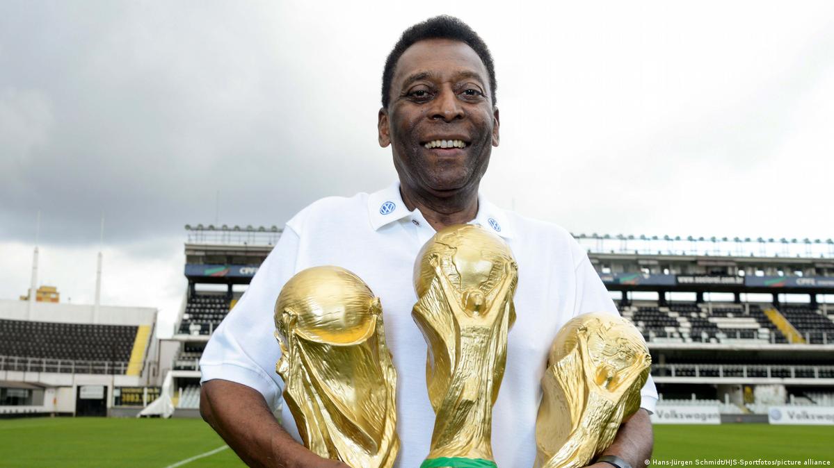 Pelé con 3 copas del mundo