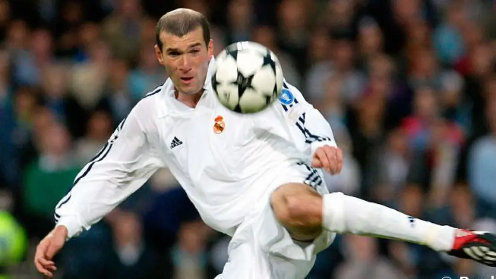 Volea histórica de Zinedine Zidane en la final de la champions con el Real Madrid